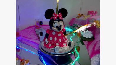 Gâteau baptême bebe pour 60 personnes Minnie mouse baptême petite princesse Lahna rose blan